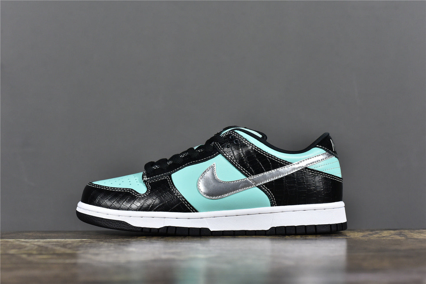 Dunk Low ‘Tiffany’