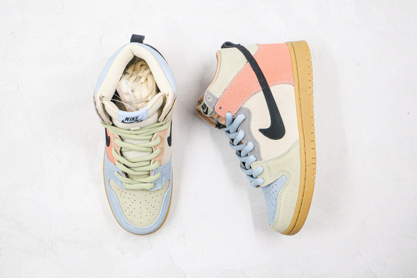 Dunk High SB 'High Spectrum’