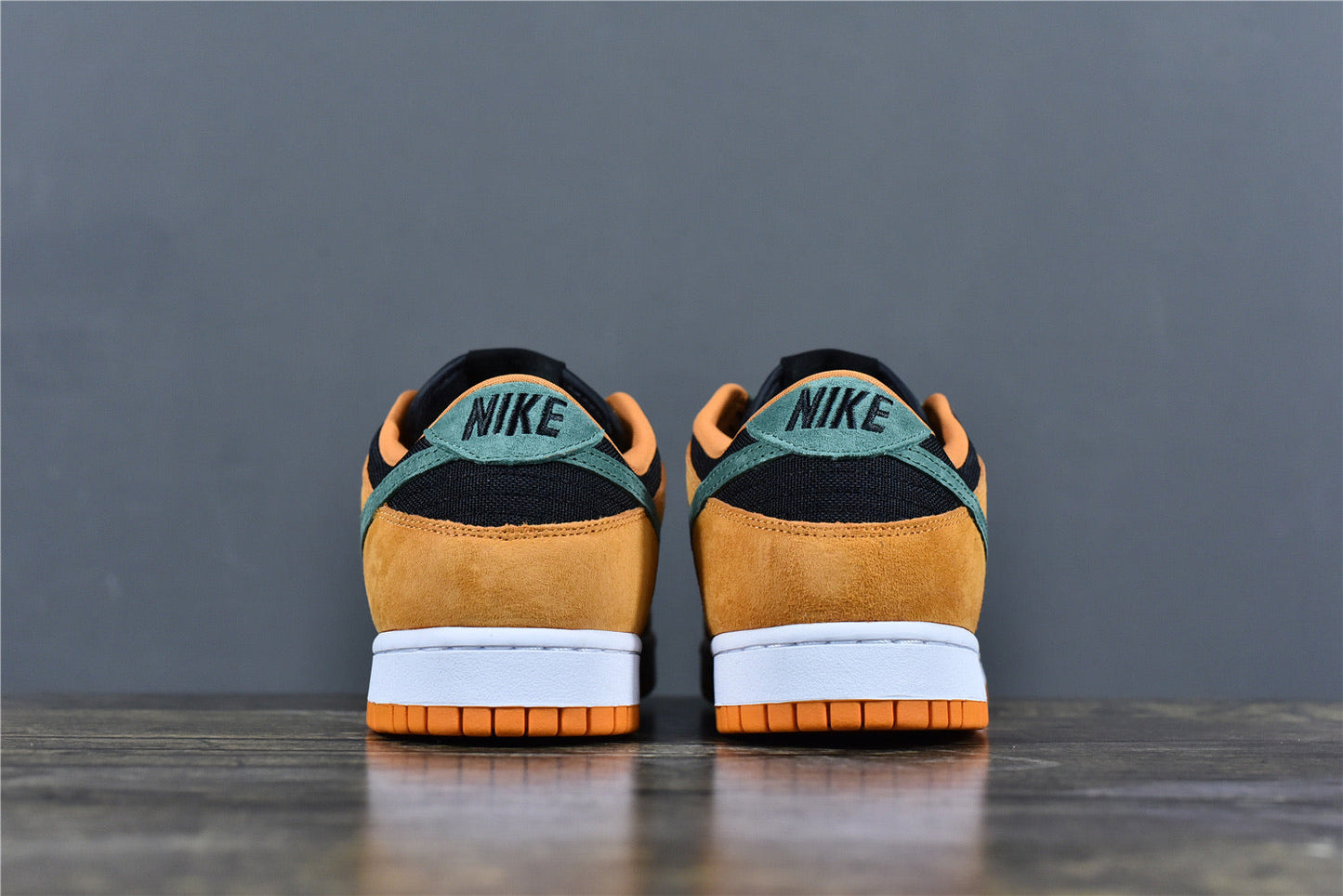 Dunk Low ‘Ceramic’