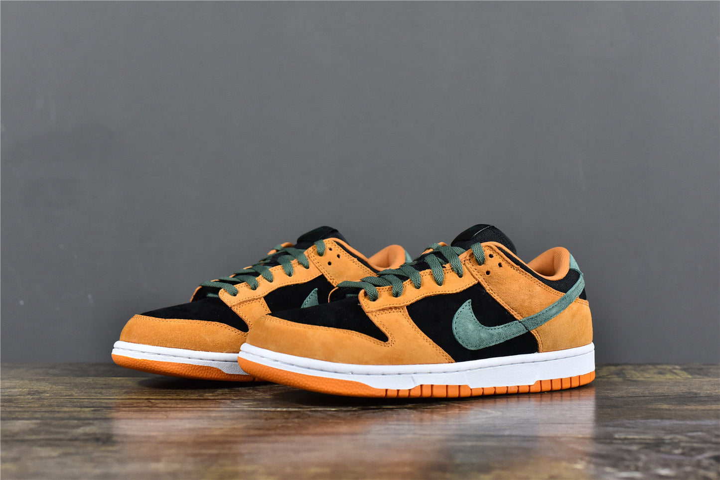 Dunk Low ‘Ceramic’