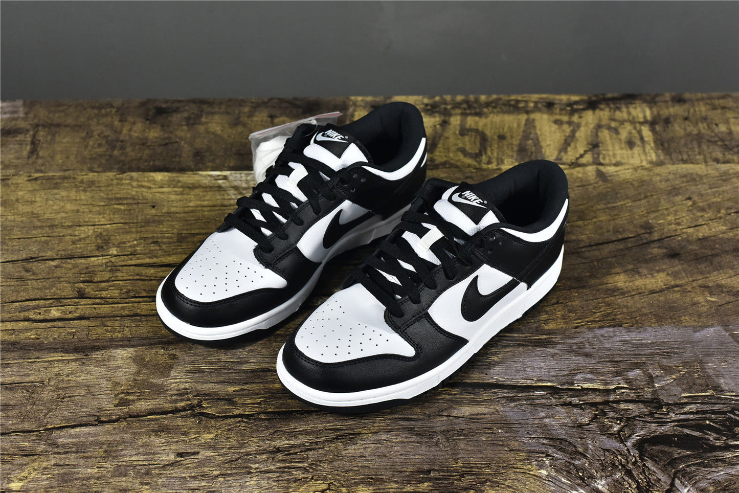 Dunk Low Retro ‘white black’