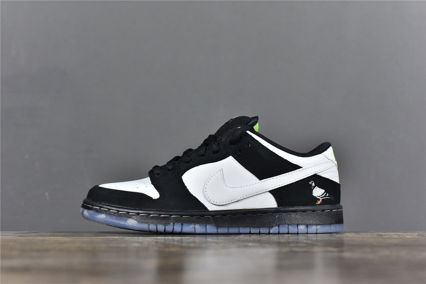 Dunk low Staple ‘Panda Pigeon’