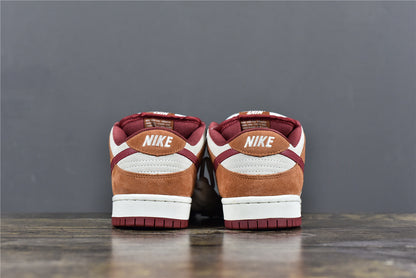 Dunk Low SB ‘Dark Russet Cedar’