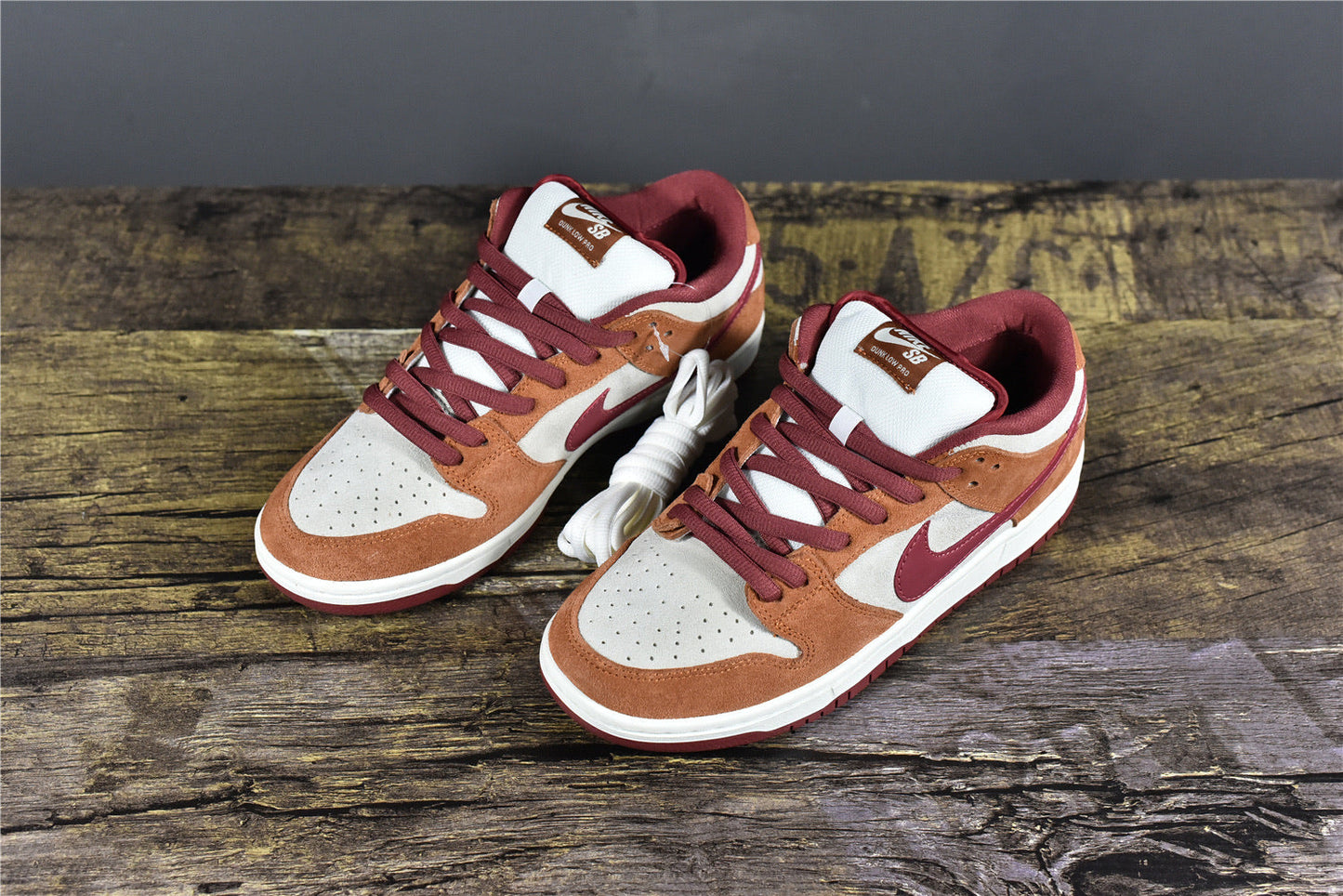 Dunk Low SB ‘Dark Russet Cedar’