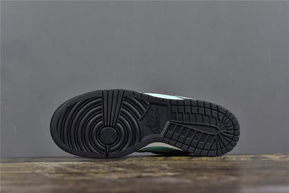 Dunk Low  ‘Tiffany’