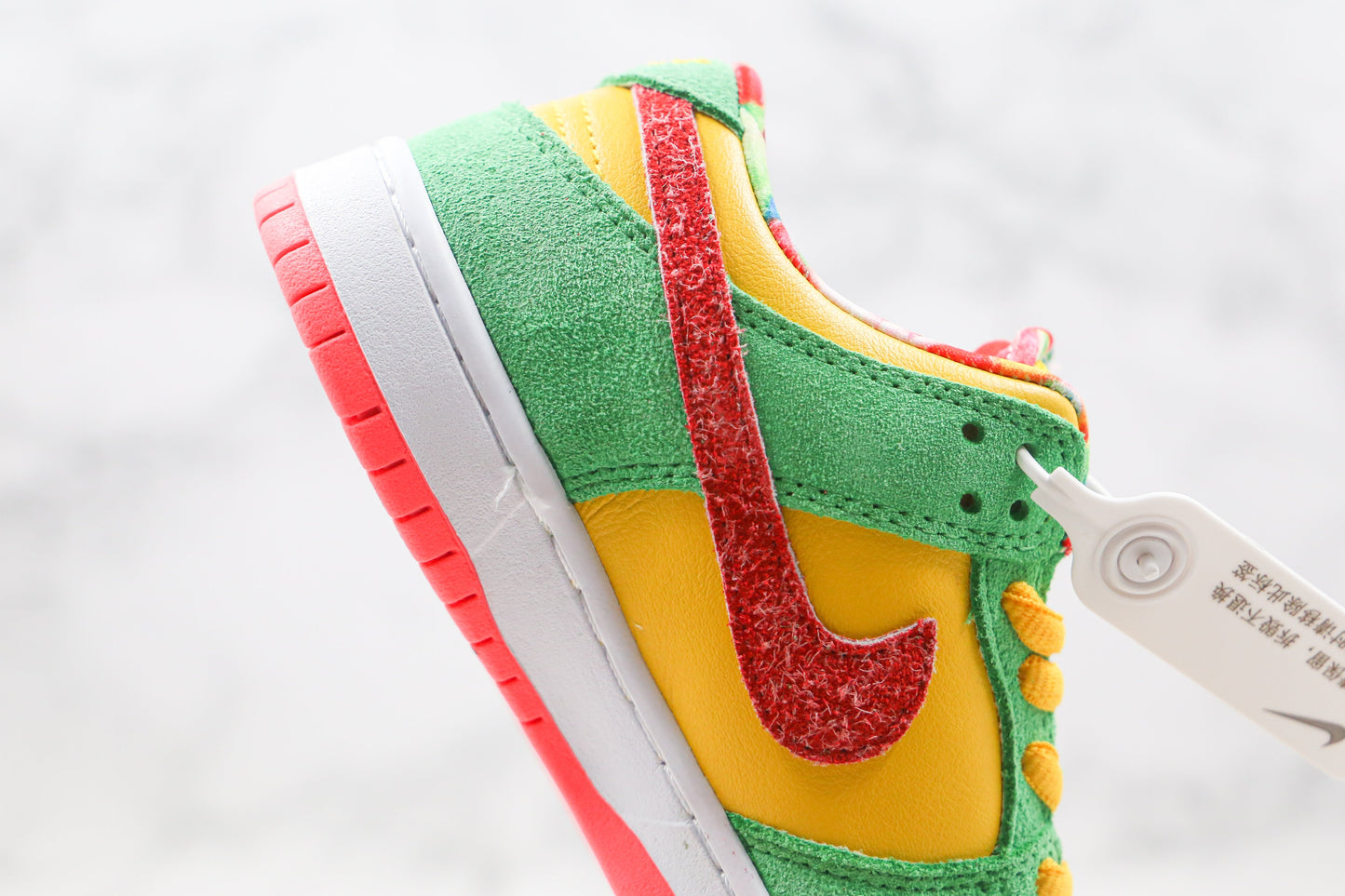 Dunk Low SB “Sourpatch”
