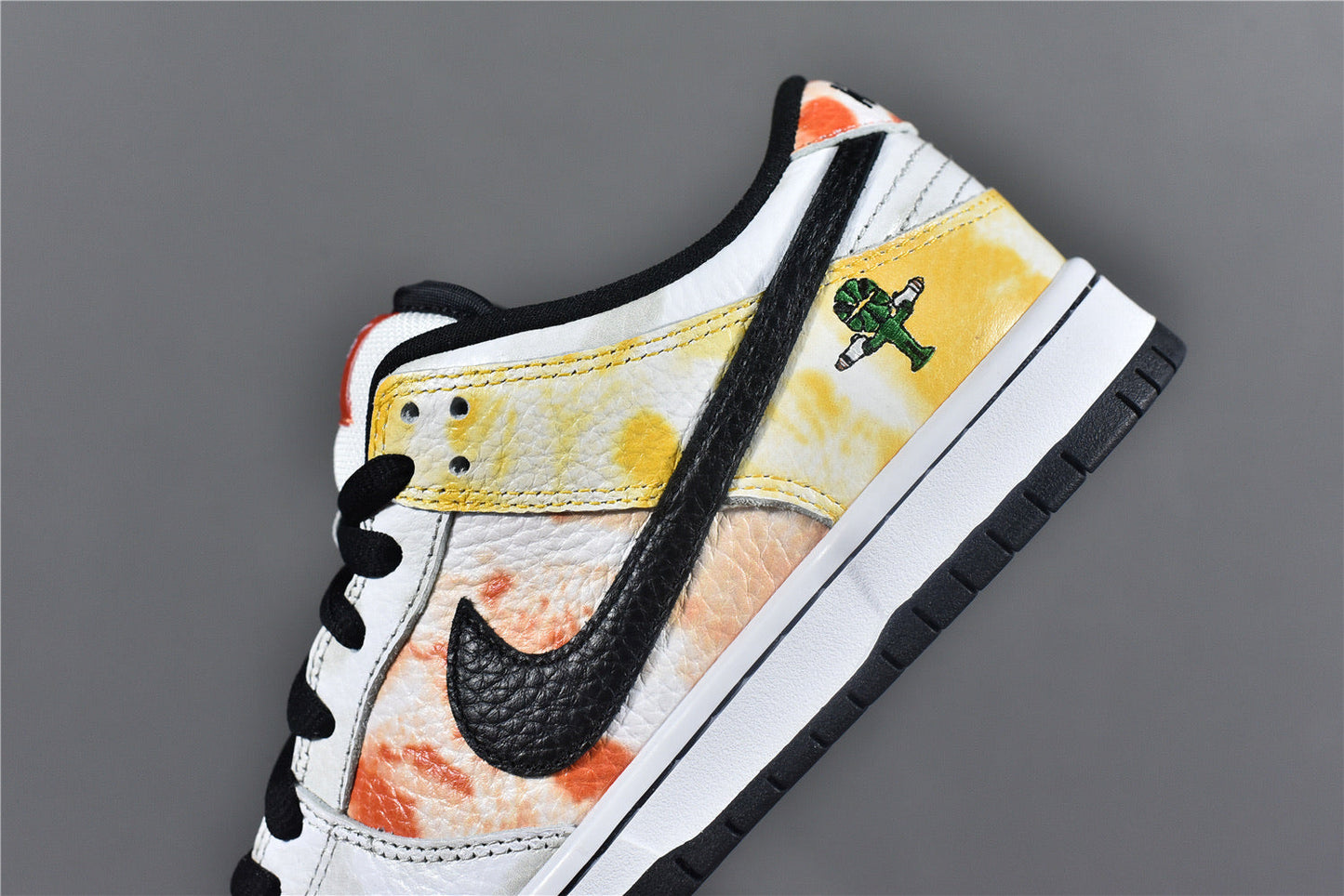 Dunk Low Raygun ‘white’