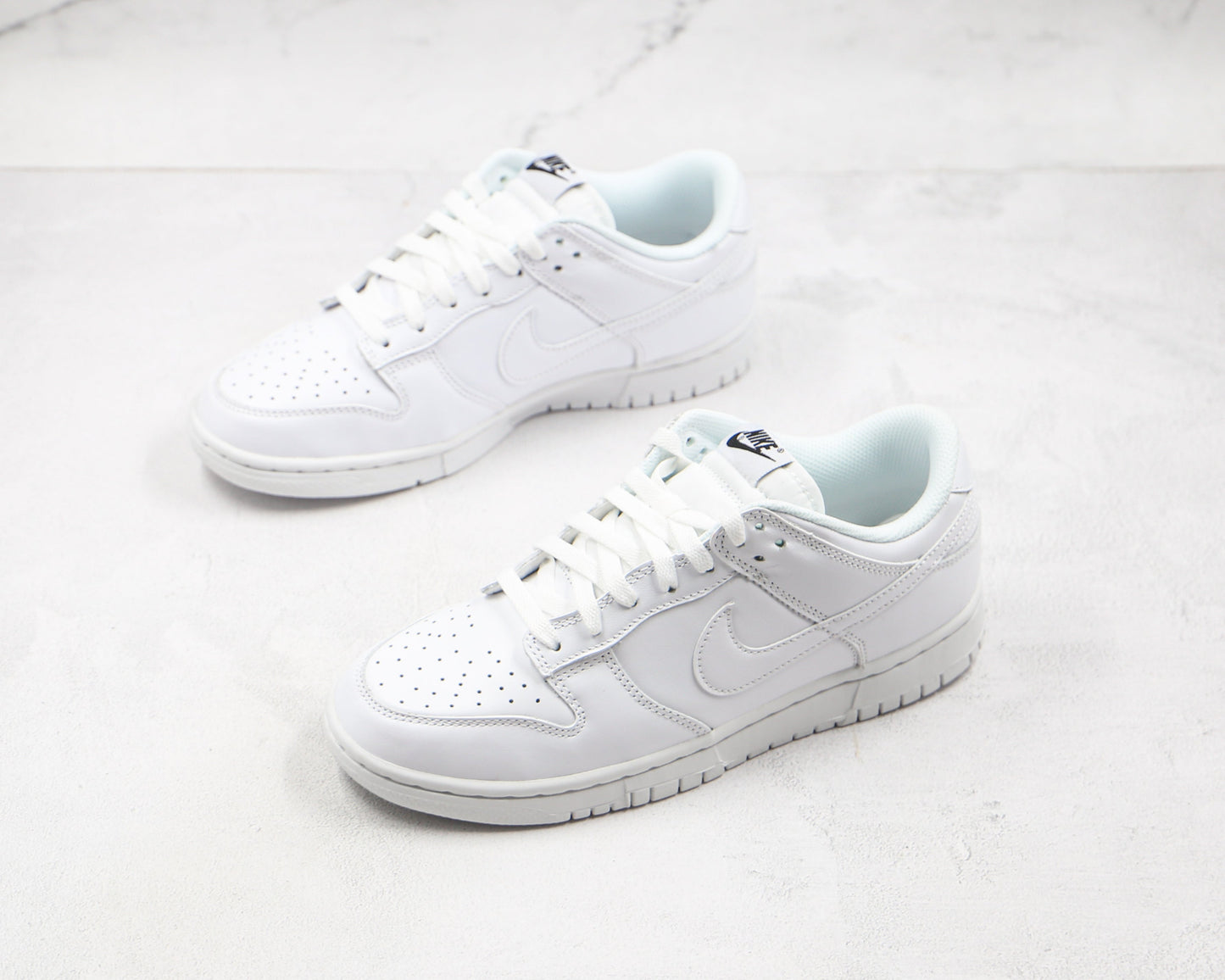 Dunk Low “Triple White”