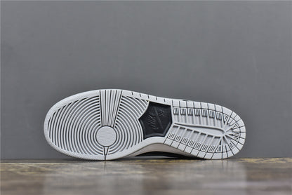 SB  Dunk Low ‘Shadow’