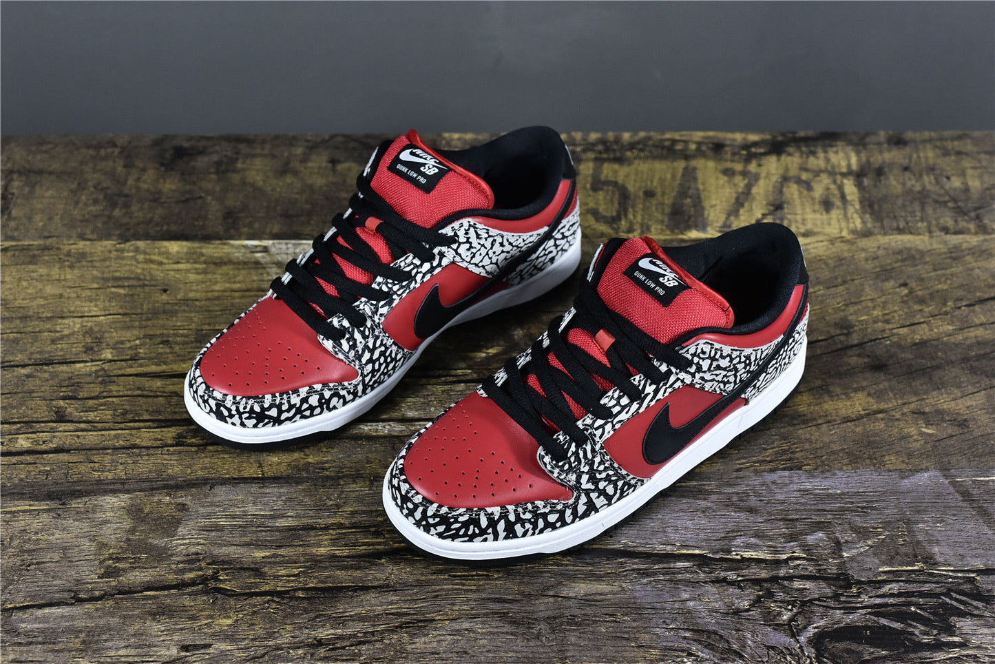 SUP SB Dunk Low - Red Cement