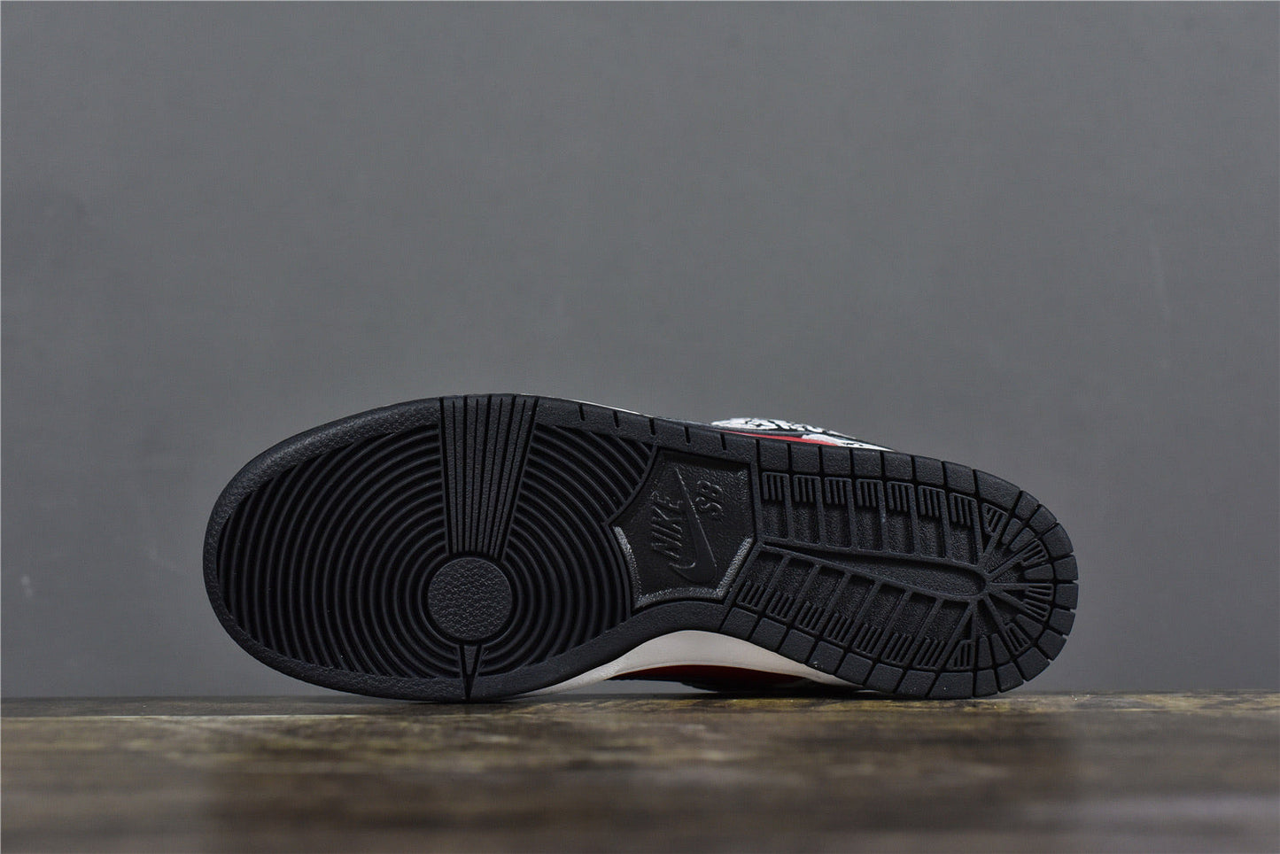 SUP SB Dunk Low - Red Cement
