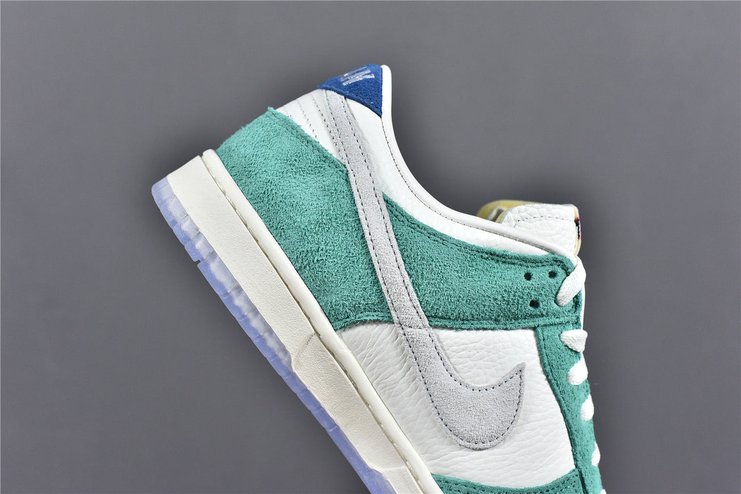 Dunk Low SB 'Kasina Neptune’