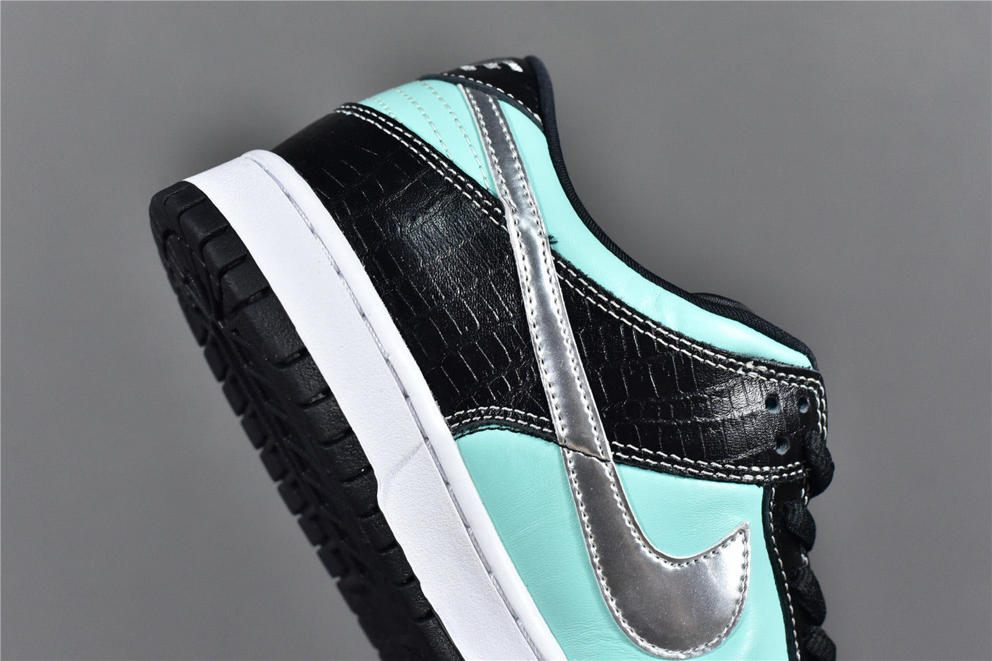 Dunk Low  ‘Tiffany’