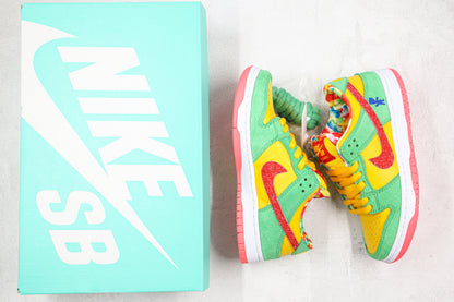 Dunk Low SB “Sourpatch”