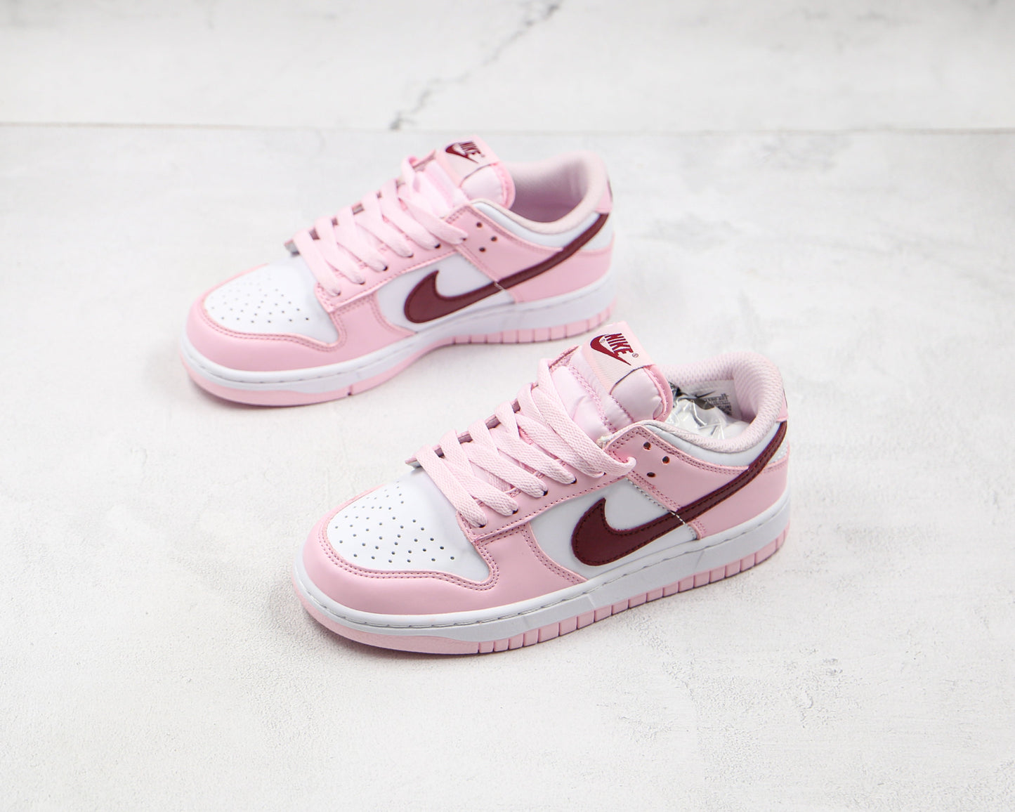 Dunk Low “White / Pink / Red”