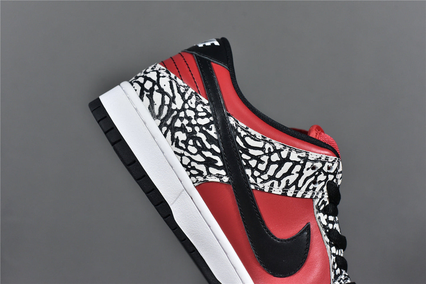 SUP SB Dunk Low - Red Cement
