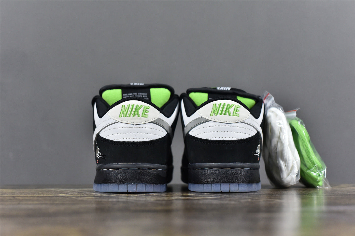 Dunk low Staple ‘Panda Pigeon’