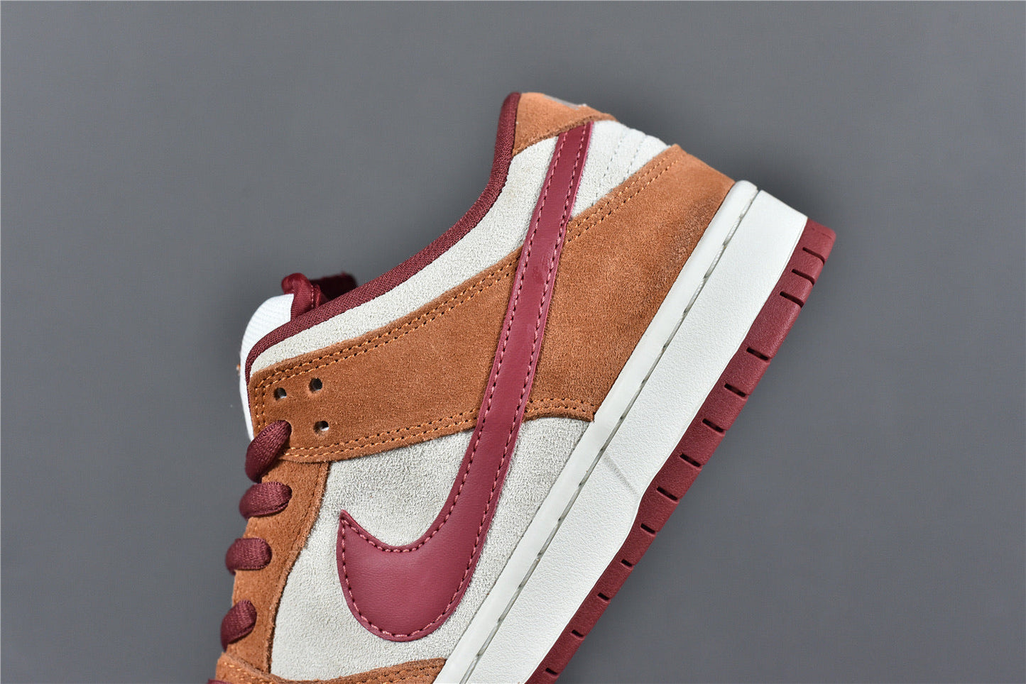 Dunk Low SB ‘Dark Russet Cedar’