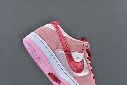 StrangerLove Dunk Low SB 'Valentine's Day'