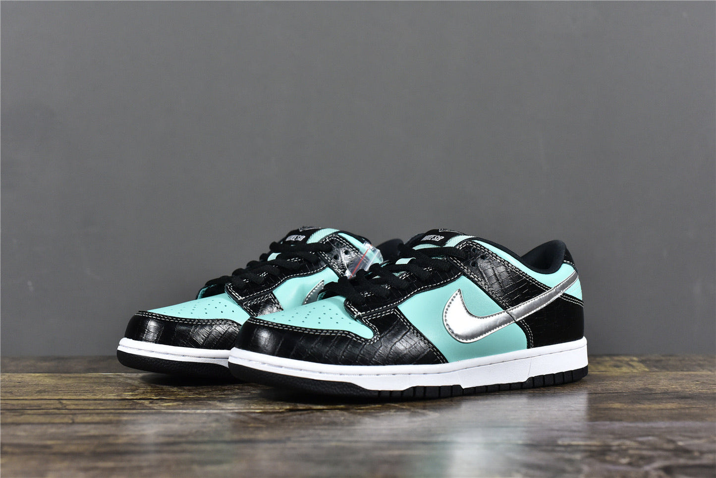Dunk Low  ‘Tiffany’