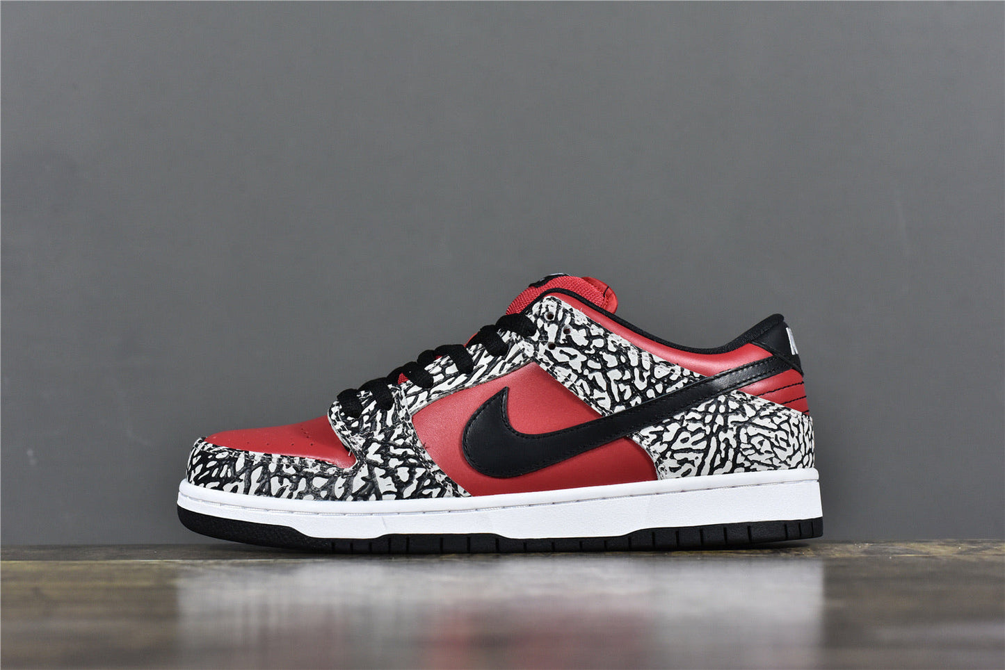 SUP SB Dunk Low - Red Cement