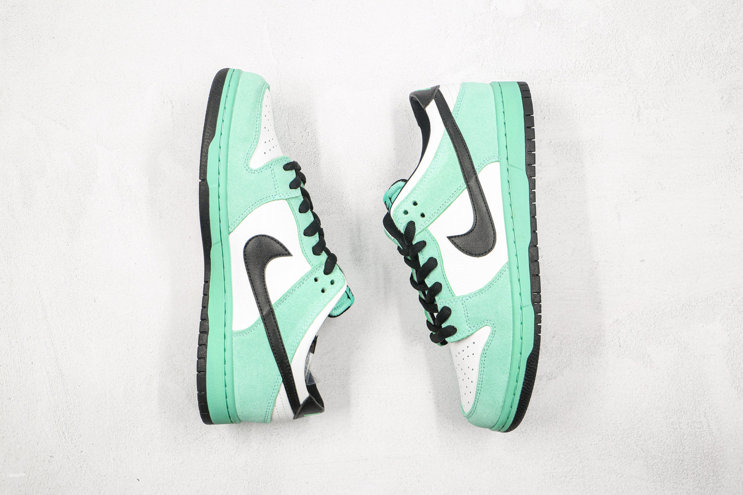 Dunk Low SB “Sea Crystal”