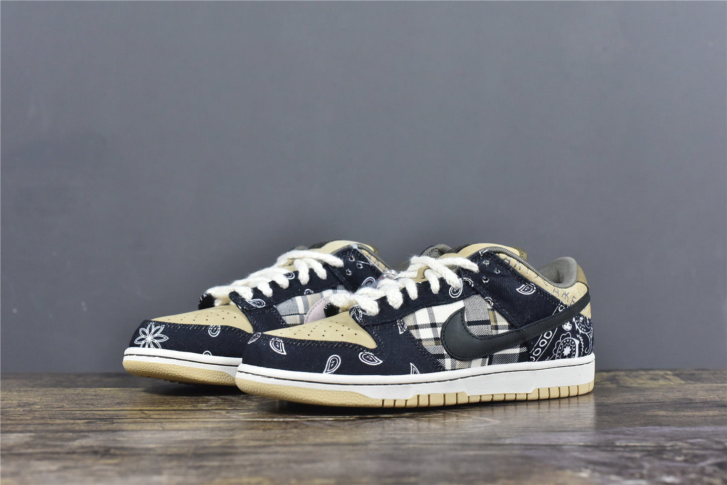 Travis Scott x SB Dunk Low 'Cactus Jack'