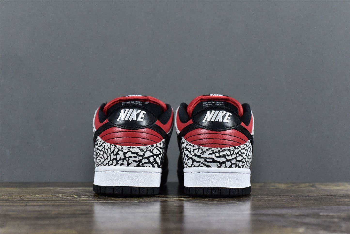 SUP SB Dunk Low - Red Cement