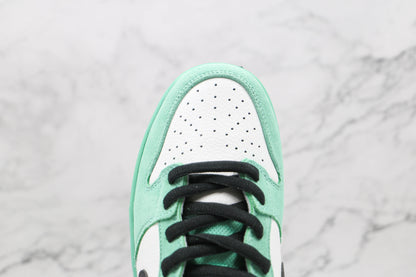 Dunk Low SB “Sea Crystal”