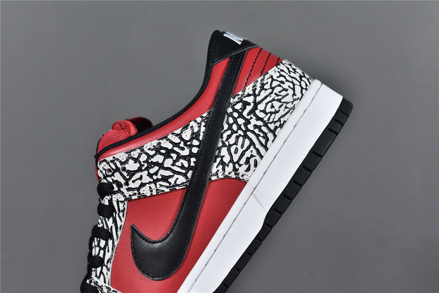 SUP SB Dunk Low - Red Cement
