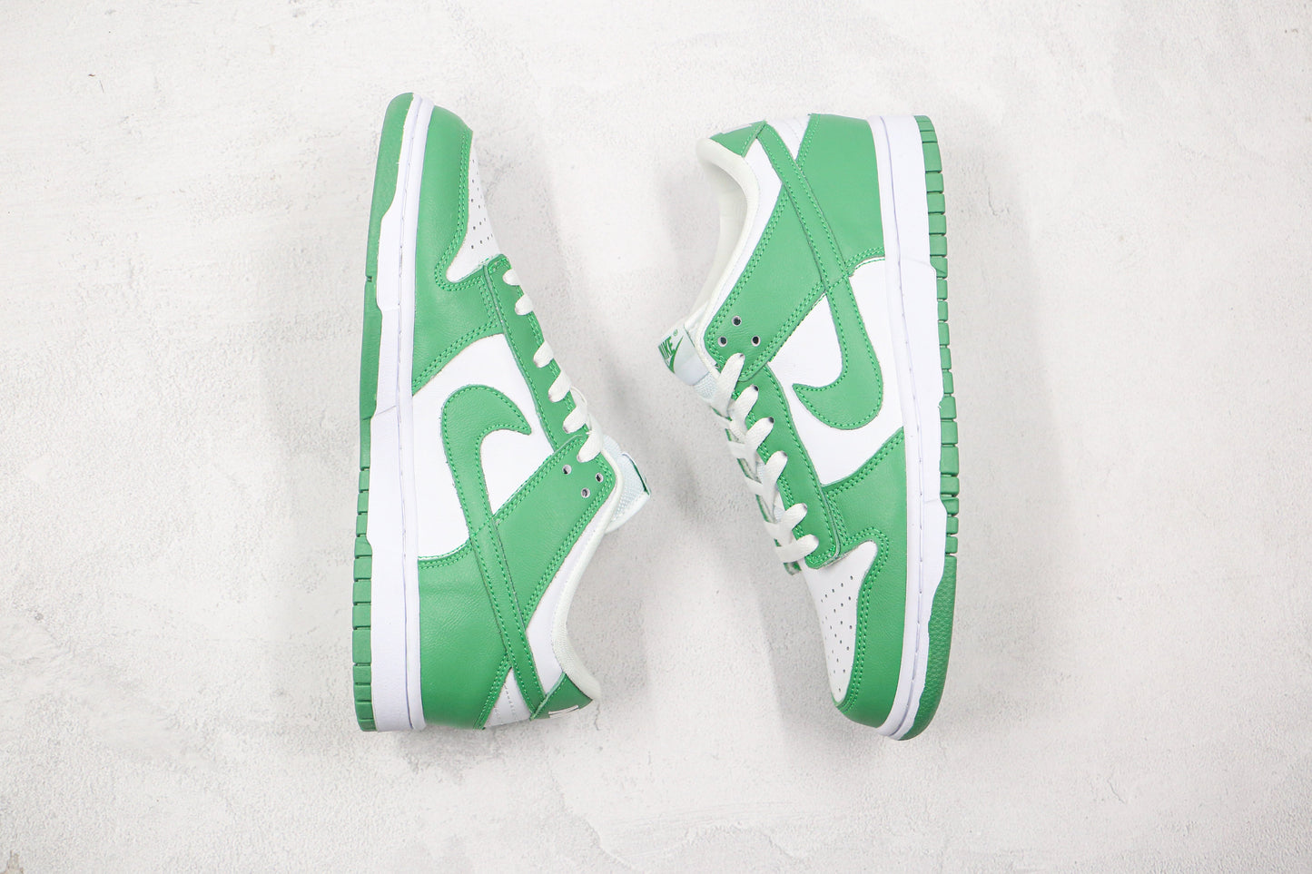 Dunk Low “Green Tender Powder”